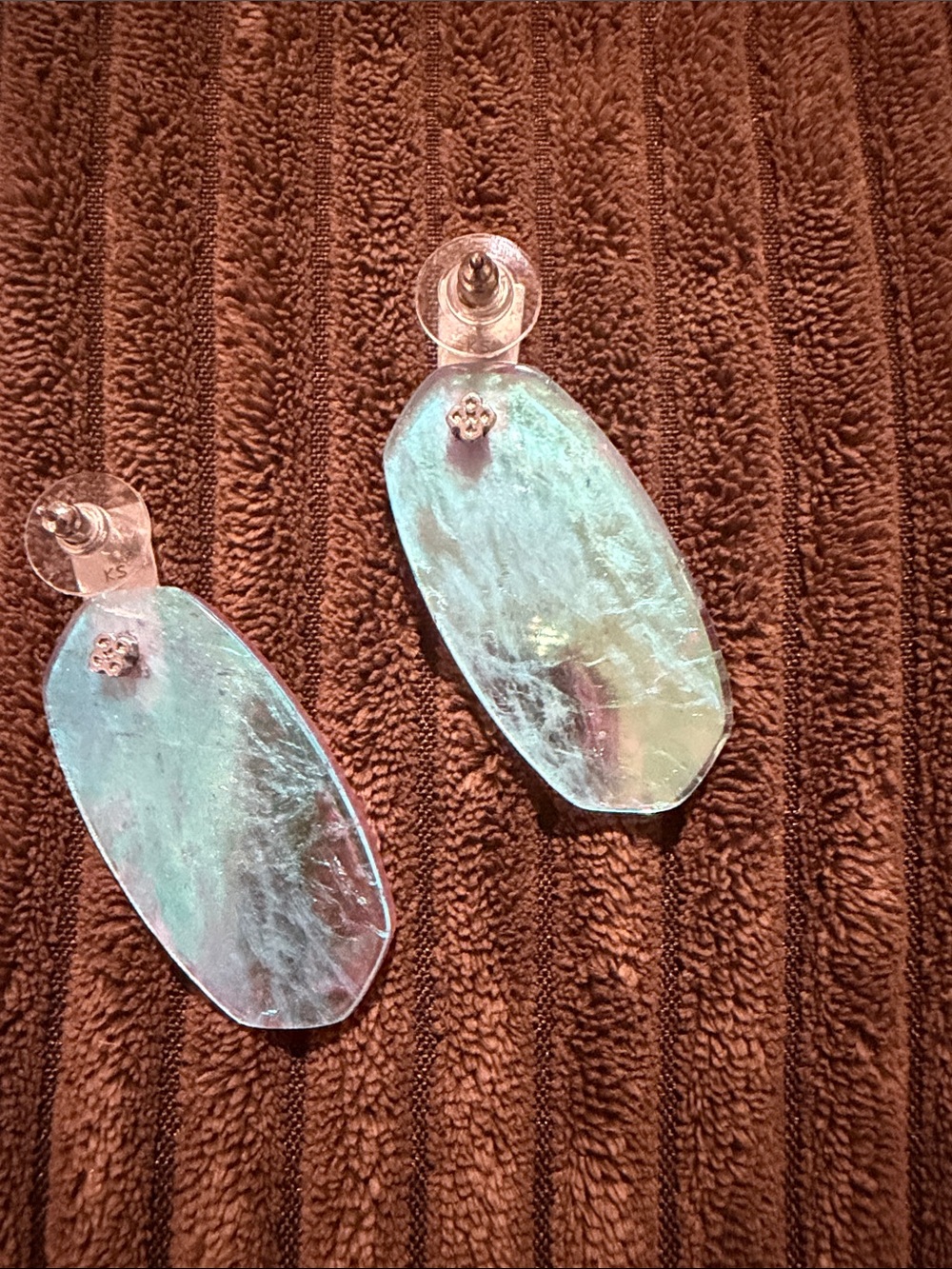 Kendra Scott irredecent earrings - Picture 4 of 8